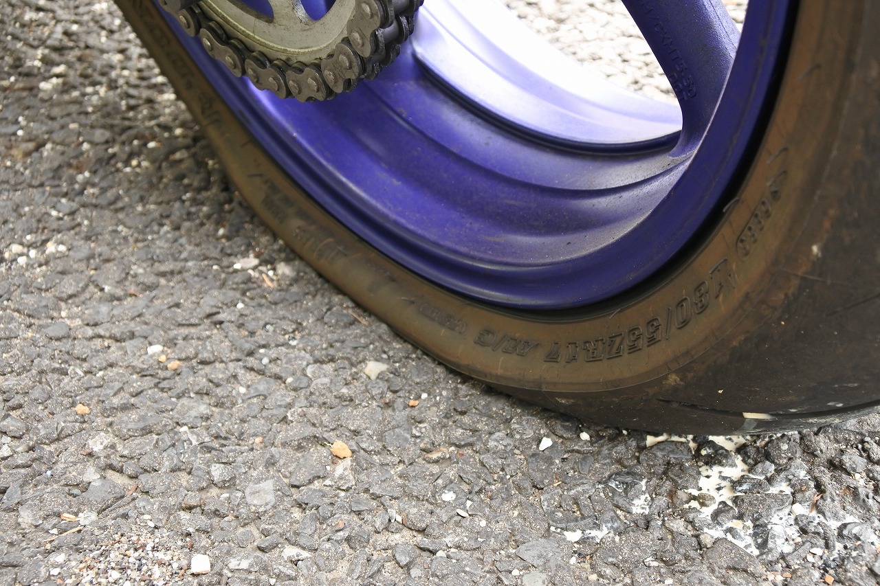 高速道路でバイクのタイヤがパンクした時の対処法 | 童心に返るブログ